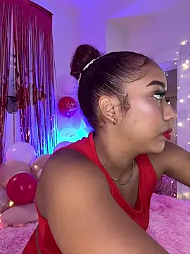 Snapshot of _Zahara_ chatting on 02/15/26, 12:00 Zahara online show from 02/15/26, 12:00