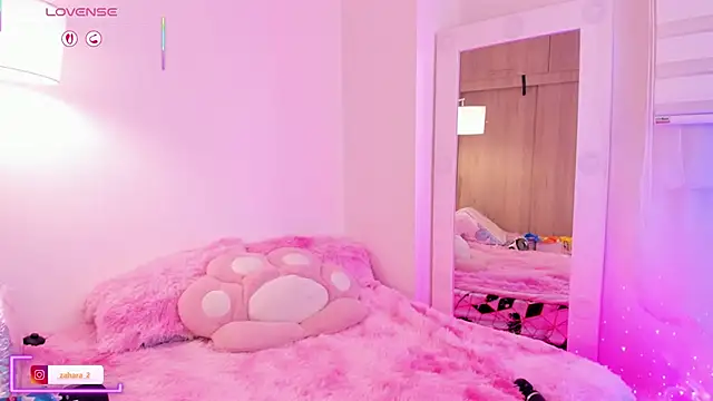 Snapshot of _Zahara_ chatting on 11/21/25, 11:48 Zahara online show from 11/21/25, 11:48