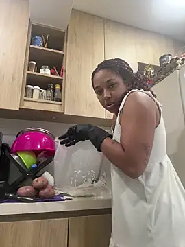 Snapshot of _Zahara_ chatting on 11/10/25, 11:10 Zahara online show from 11/10/25, 11:10