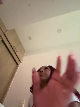 Snapshot of _Zahara_ chatting on 03/26/26, 10:51 Zahara online show from 03/26/26, 10:51