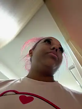 Snapshot of _Zahara_ chatting on 04/02/26, 10:27 Zahara online show from 04/02/26, 10:27