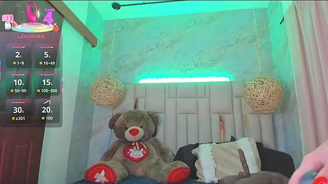 Snapshot of NikkyyRed chatting on 09/24/25, 12:29 NikkyyRed online show from 09/24/25, 12:29