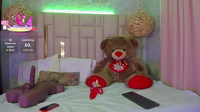 Snapshot of NikkyyRed chatting on 11/20/25, 02:34 NikkyyRed online show from 11/20/25, 02:34