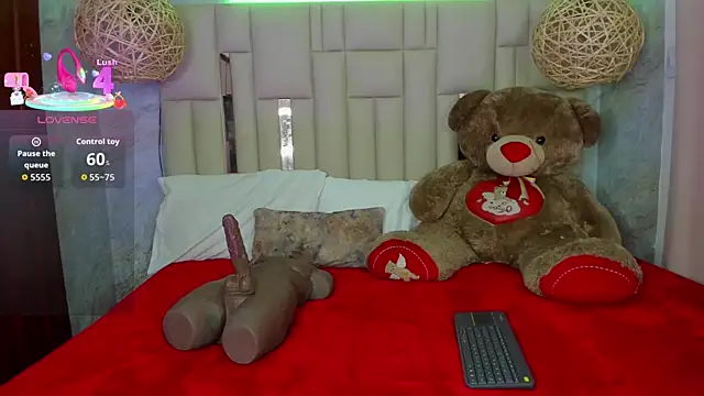 Snapshot of NikkyyRed chatting on 11/29/25, 02:55 NikkyyRed online show from 11/29/25, 02:55