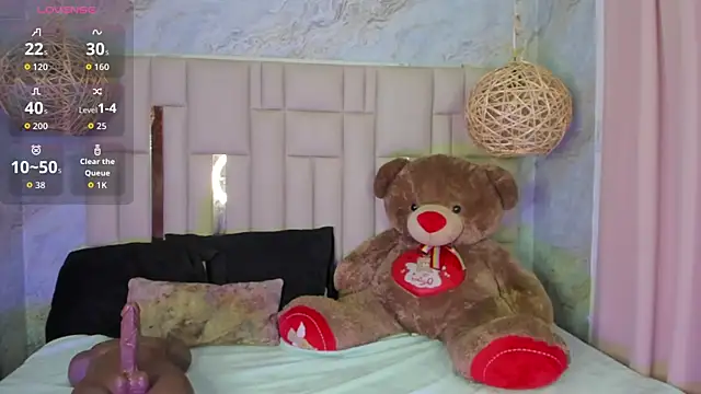 Snapshot of NikkyyRed chatting on 11/14/25, 09:18 NikkyyRed online show from 11/14/25, 09:18