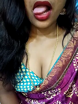Snapshot of Dharshini_7 chatting on 10/21/25, 06:29 Dharshini 7 online show from 10/21/25, 06:29