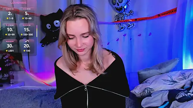 EllaBloom online show from 10/29/25, 03:44