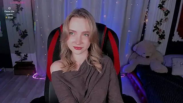 EllaBloom online show from 12/20/25, 02:53