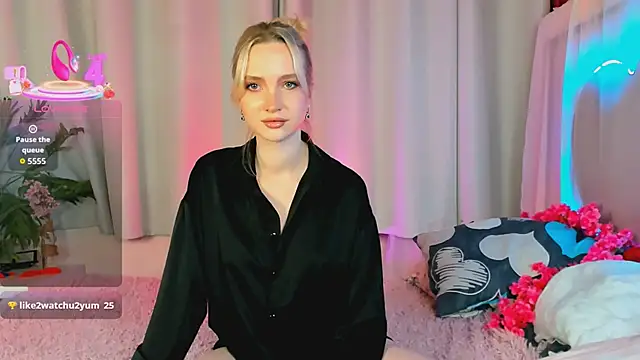 Snapshot of EllaBloom chatting on 02/21/26, 01:35 EllaBloom online show from 02/21/26, 01:35