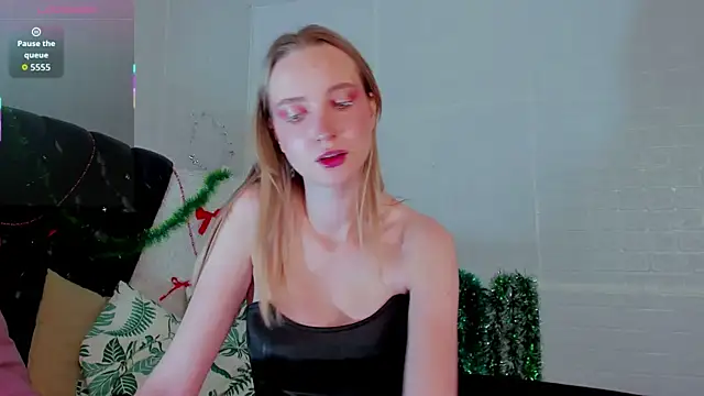 Snapshot of EllaBloom chatting on 01/11/26, 05:47 EllaBloom online show from 01/11/26, 05:47