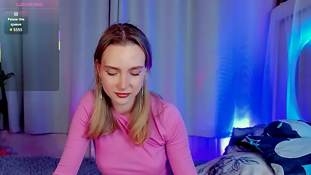 EllaBloom online show from 11/30/25, 02:40