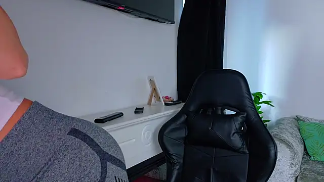 EvaBllake online show from 02/13/26, 06:02