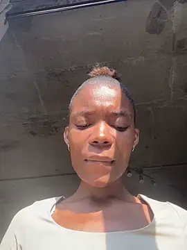 prettydollyy online show from 05/17/26, 07:19