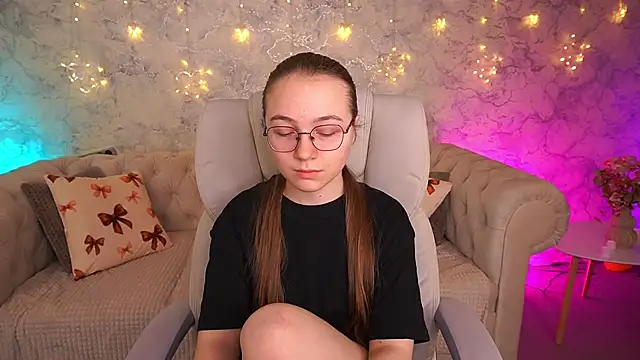 ArrinaWairr online show from 03/25/26, 07:19