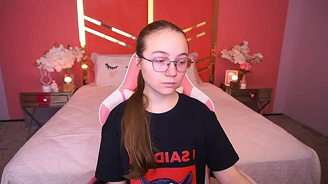 Snapshot of ArrinaWairr chatting on 12/15/25, 08:53 ArrinaWairr online show from 12/15/25, 08:53