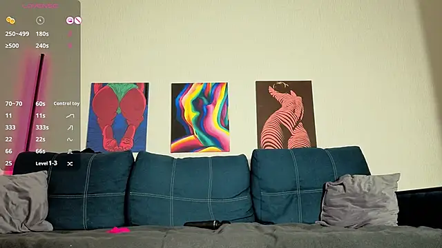 TrixiBell online show from 11/25/25, 04:57