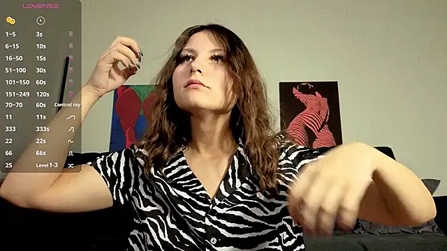 TrixiBell online show from 11/27/25, 04:24