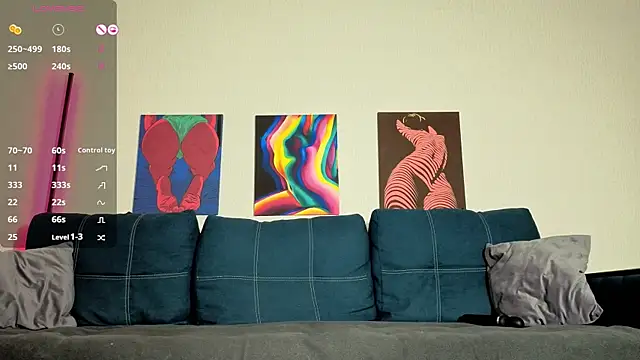 TrixiBell online show from 11/26/25, 04:45