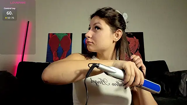 TrixiBell online show from 11/18/25, 05:44