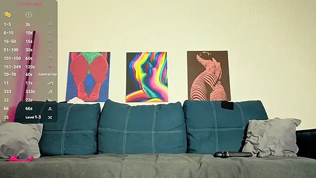 TrixiBell online show from 11/20/25, 04:46