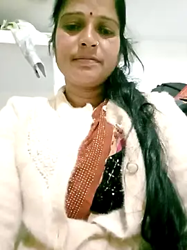 Cutreet online show from 12/15/25, 11:31