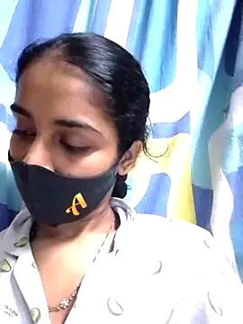 Snapshot of Zoya_G chatting on 10/20/25, 11:33 Zoya G online show from 10/20/25, 11:33