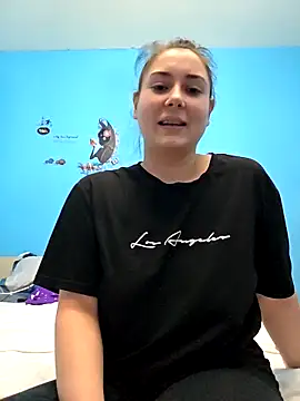 Snapshot of SaraViss20 chatting on 02/21/26, 08:44 SaraViss20 online show from 02/21/26, 08:44