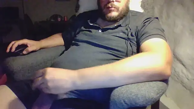 Snapshot of snebold chatting on 07/17/26, 10:07 snebold online show from 07/17/26, 10:07