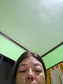 Snapshot of allesandra11 chatting on 12/17/25, 05:18 allesandra11 online show from 12/17/25, 05:18