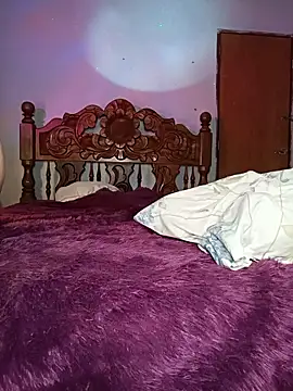 Rebecadiaz13 online show from 05/18/26, 11:09