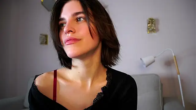 Snapshot of EleneButton chatting on 12/03/25, 01:17 EleneButton online show from 12/03/25, 01:17