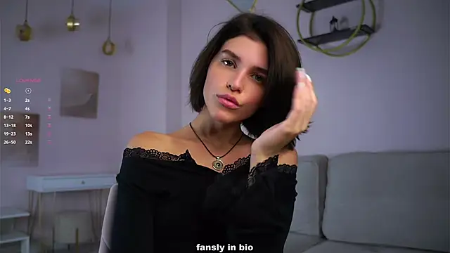 Snapshot of EleneButton chatting on 11/12/25, 01:10 EleneButton online show from 11/12/25, 01:10