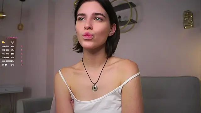 Snapshot of EleneButton chatting on 11/27/25, 02:01 EleneButton online show from 11/27/25, 02:01