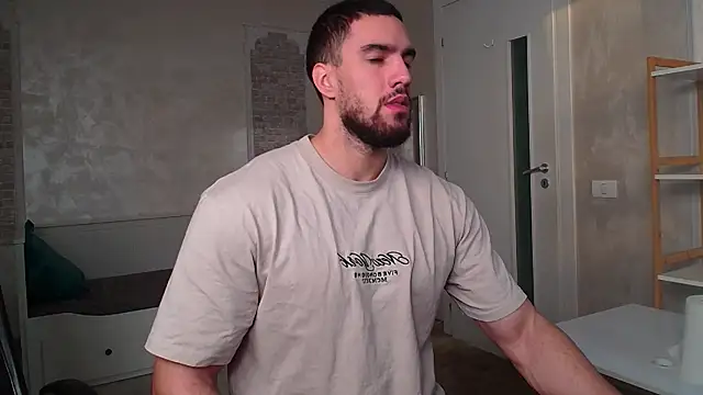 Snapshot of IvanHydee chatting on 10/30/25, 05:39 IvanHydee online show from 10/30/25, 05:39