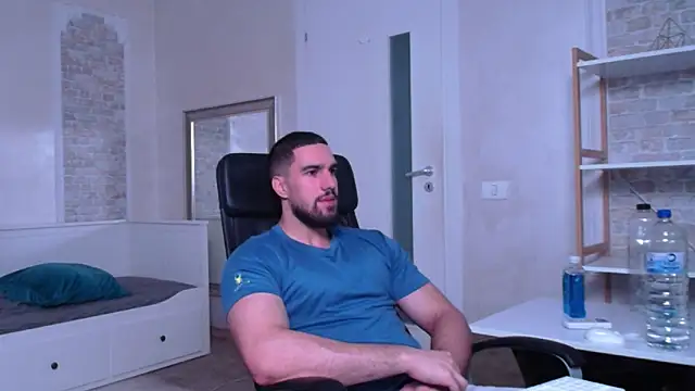 Snapshot of IvanHydee chatting on 09/17/25, 04:36 IvanHydee online show from 09/17/25, 04:36