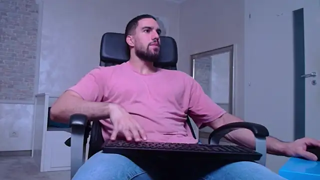 Snapshot of IvanHydee chatting on 09/24/25, 04:41 IvanHydee online show from 09/24/25, 04:41