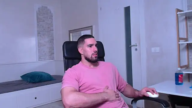 Snapshot of IvanHydee chatting on 09/13/25, 04:34 IvanHydee online show from 09/13/25, 04:34