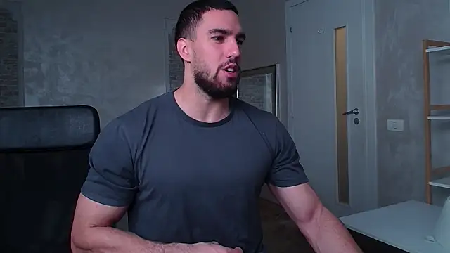 Snapshot of IvanHydee chatting on 10/28/25, 05:39 IvanHydee online show from 10/28/25, 05:39