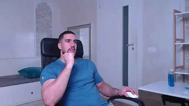 Snapshot of IvanHydee chatting on 09/18/25, 04:37 IvanHydee online show from 09/18/25, 04:37