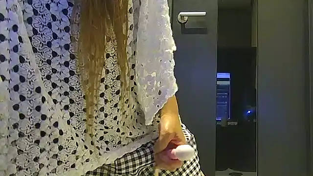Snapshot of SAKI_saki_01 chatting on 10/09/25, 01:06 SAKI saki 01 online show from 10/09/25, 01:06