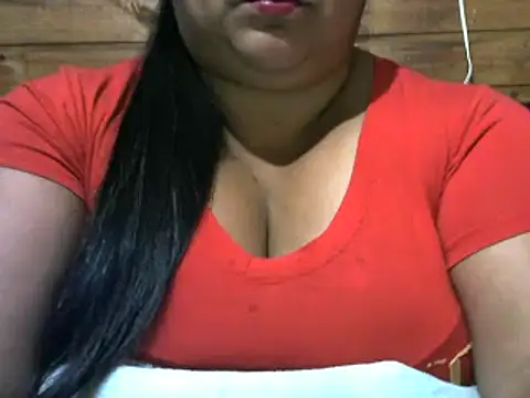 Snapshot of MARRENTINHA34 chatting on 10/08/25, 05:02 MARRENTINHA34 online show from 10/08/25, 05:02