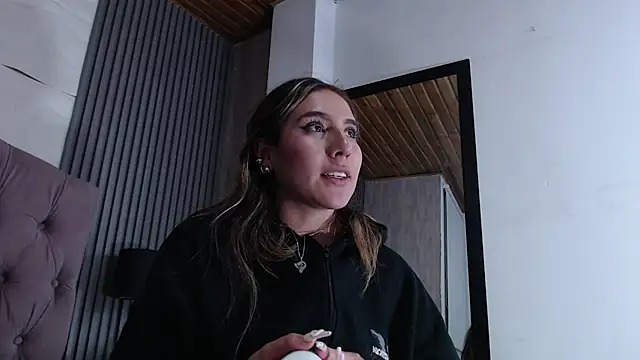 Bonnali lune online show from 02/25/26, 10:31