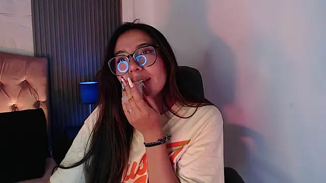 Snapshot of Bonnali_lune chatting on 11/01/25, 10:03 Bonnali lune online show from 11/01/25, 10:03