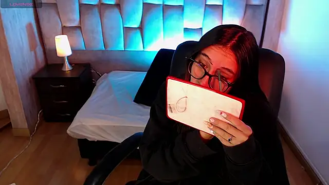 Bonnali lune online show from 02/15/26, 12:59