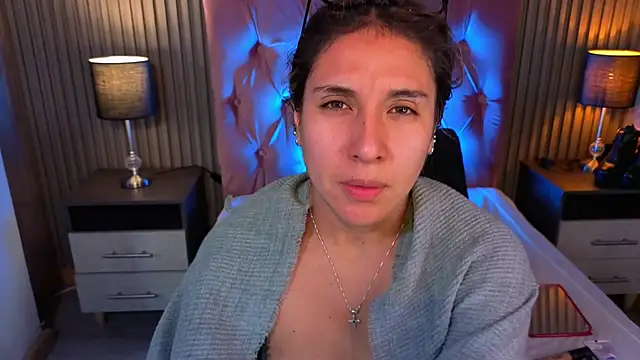 Snapshot of Bonnali_lune chatting on 04/30/26, 04:30 Bonnali lune online show from 04/30/26, 04:30