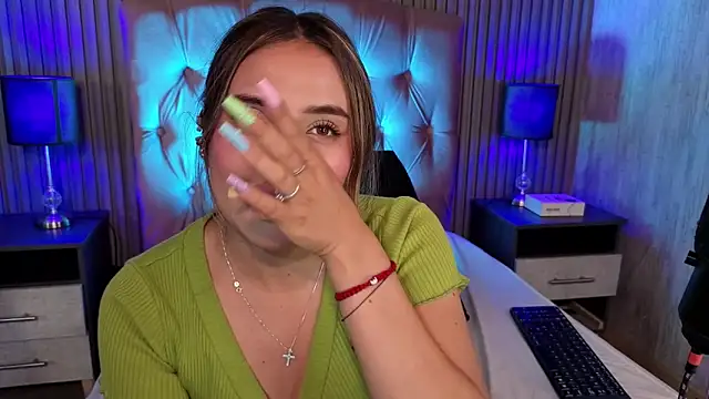 Bonnali lune online show from 04/21/26, 01:42