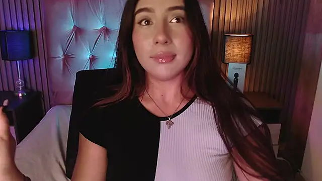 Snapshot of Bonnali_lune chatting on 10/28/25, 10:20 Bonnali lune online show from 10/28/25, 10:20