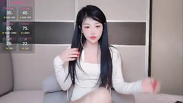 Snapshot of Coco--01 chatting on 02/07/26, 01:13 Coco--01 online show from 02/07/26, 01:13