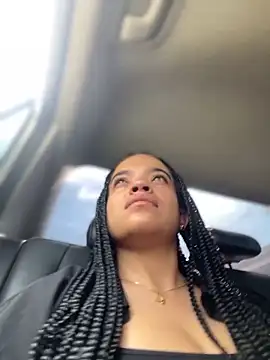 JuanitaMore01 online show from 12/03/25, 07:57