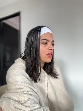 JuanitaMore01 online show from 11/02/25, 08:03